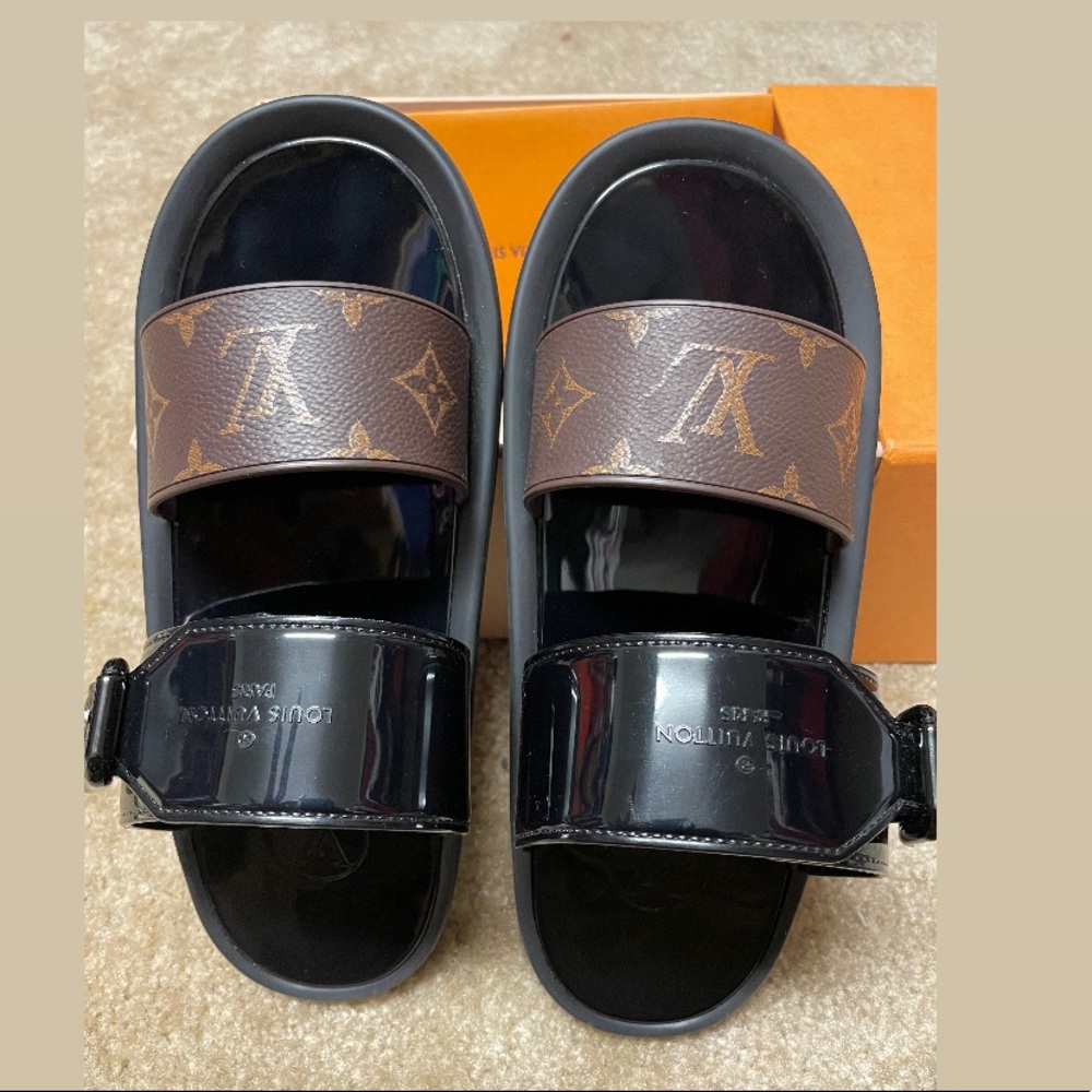 Authentic Louis Vuitton SUNBATH FLAT MULE 1A66WZ OUT OF STOCK